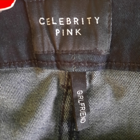 Trendy Black Skinny Jeans with Distressed Details - Picture 6 of 7